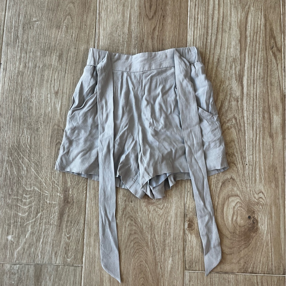 Wilfred Aritzia Bossier High Rise Front Tie Shorts - Picture 3 of 5